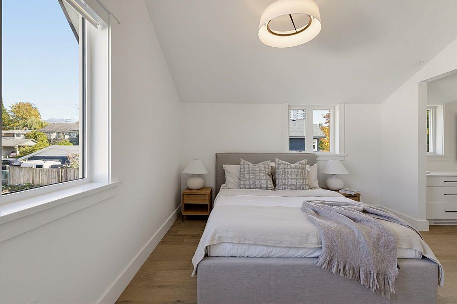 1 326 W 14th Street North Vancouver, BC - 20