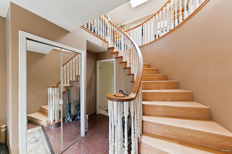 195 W 17th Avenue Vancouver, BC - 18