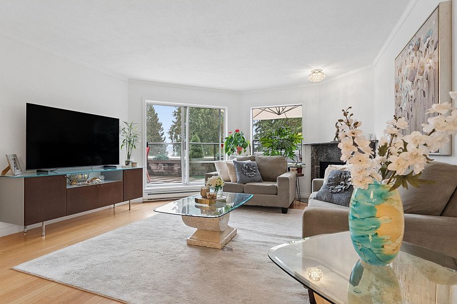 602 1500 Ostler Court North Vancouver, BC - 4