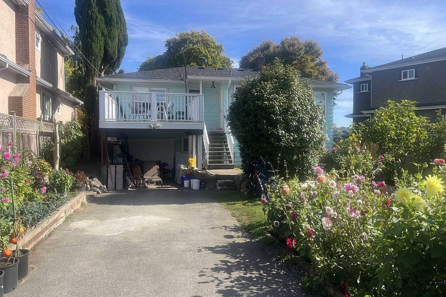 5491 Elizabeth Street Vancouver, BC - 2