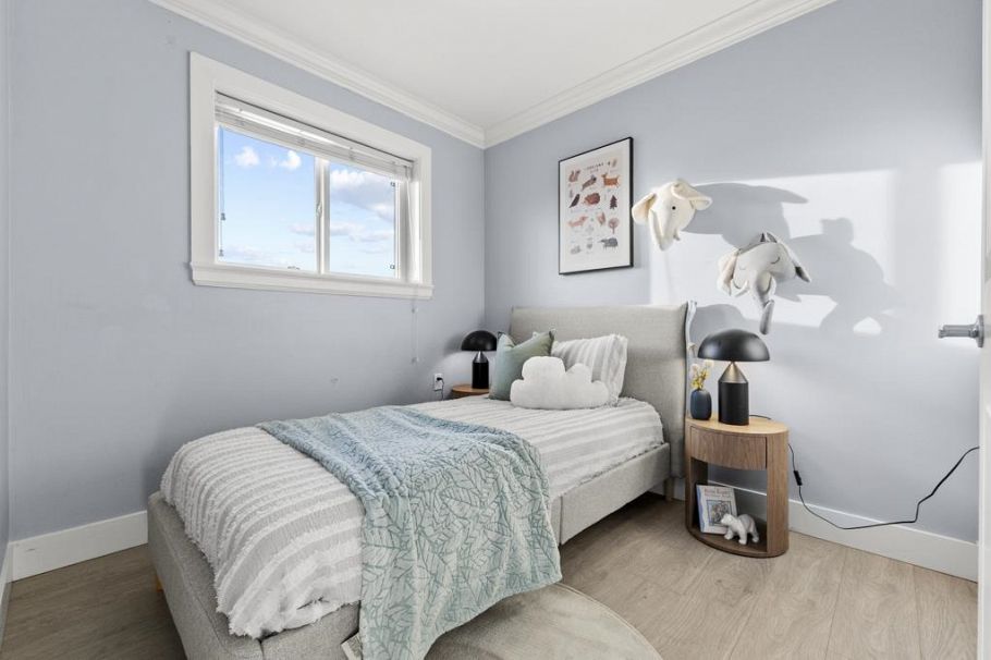 2216 Mannering Avenue Vancouver, BC - 10