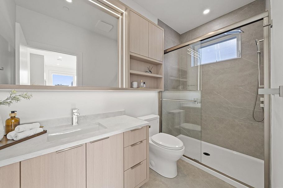 1 3623 Triumph Street Vancouver, BC - 22