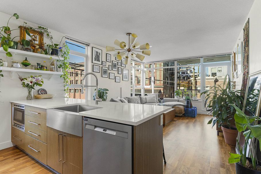 352 250 E 6th Avenue Vancouver, BC - 5