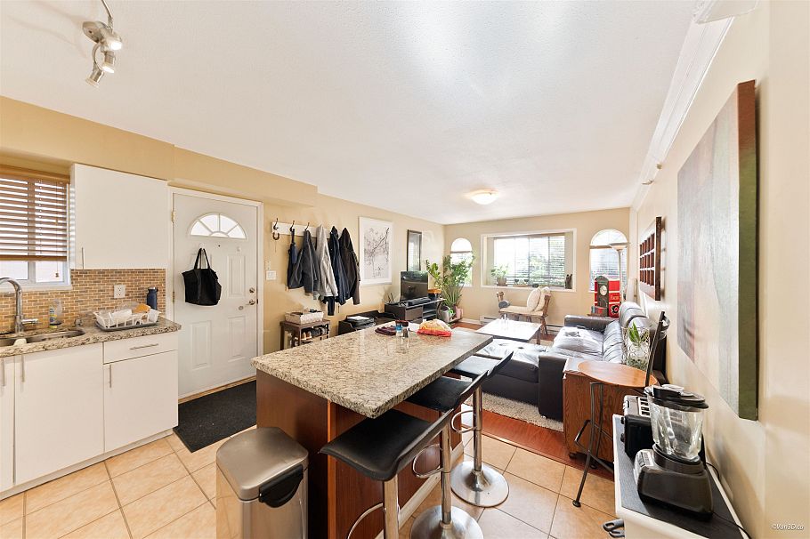 195 W 17th Avenue Vancouver, BC - 6