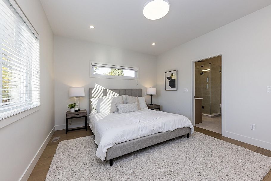 357 E 22nd Street North Vancouver, BC - 27