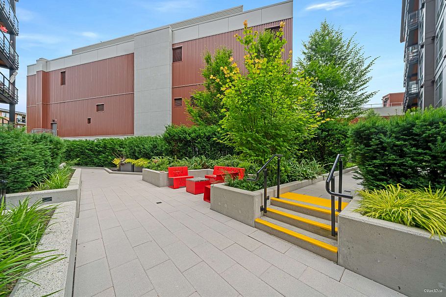 207 128 E 8th Street North Vancouver, BC - 27