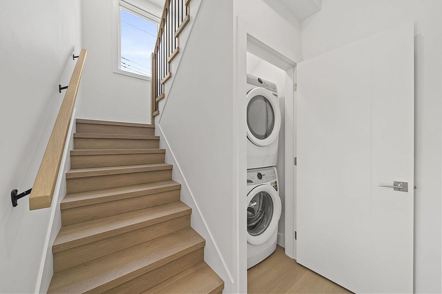 1 3623 Triumph Street Vancouver, BC - 17