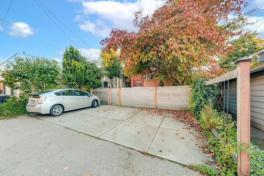 1855 Whyte Avenue Vancouver, BC - 25