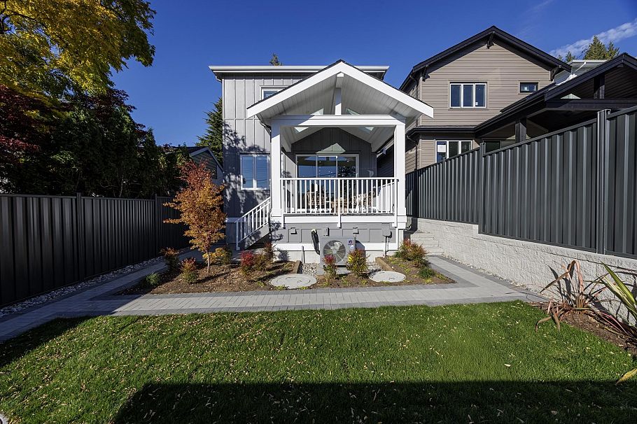 357 E 22nd Street North Vancouver, BC - 39