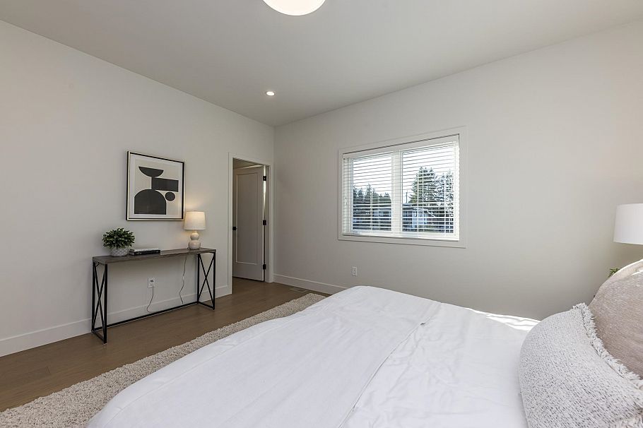 357 E 22nd Street North Vancouver, BC - 28