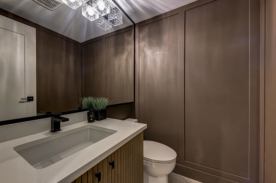 357 E 22nd Street North Vancouver, BC - 24