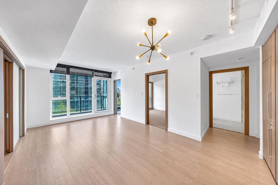 752 38 Smithe Street Vancouver, BC - 4