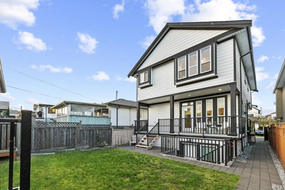 2216 Mannering Avenue Vancouver, BC - 26