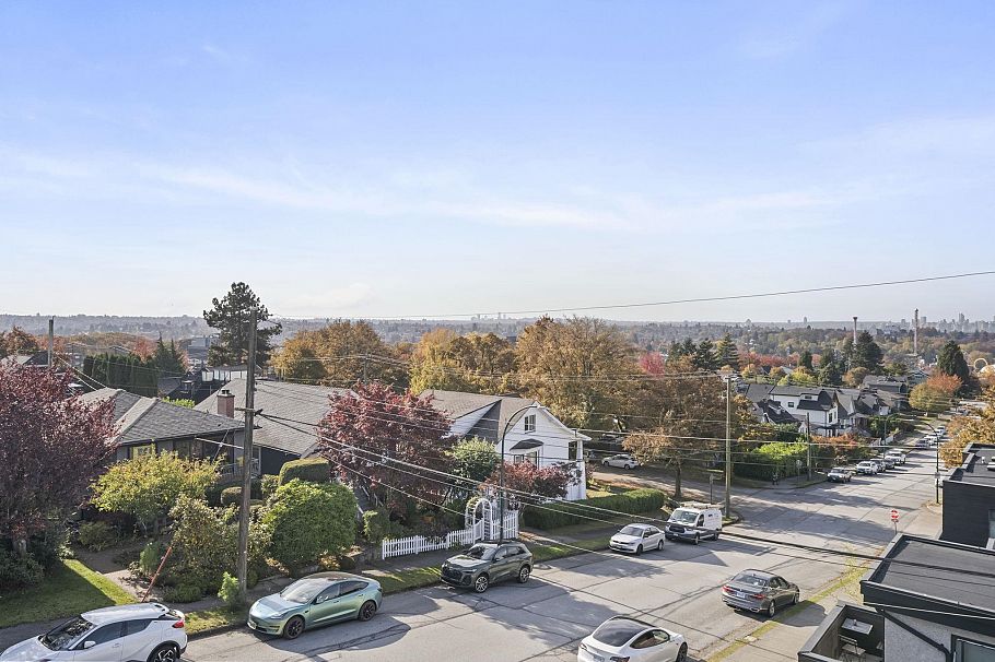 1 3623 Triumph Street Vancouver, BC - 34