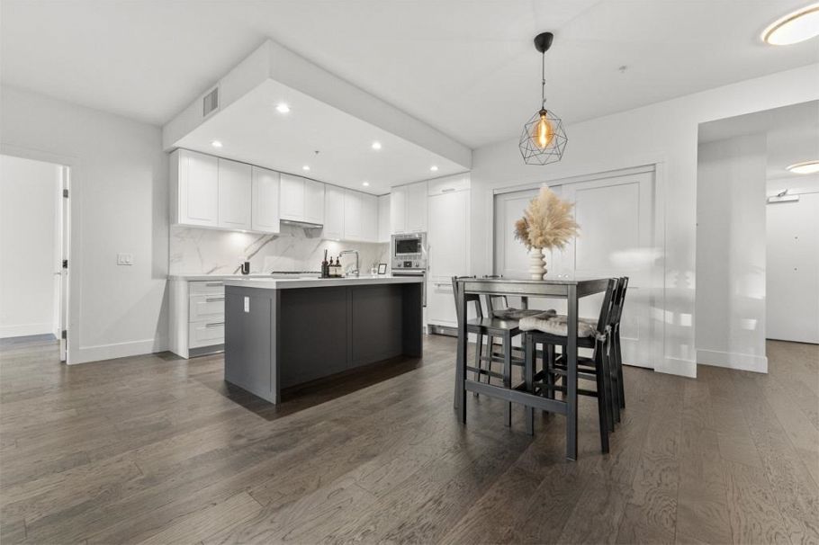 206 7878 Granville Street Vancouver, BC - 3