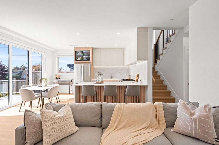 1 3623 Triumph Street Vancouver, BC - 2