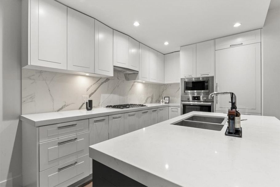 206 7878 Granville Street Vancouver, BC - 7