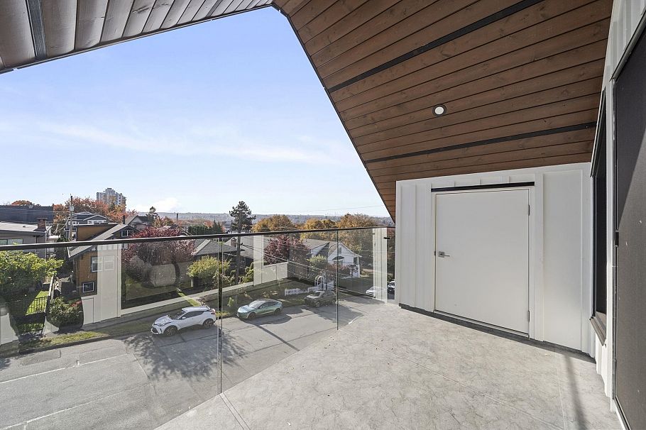1 3623 Triumph Street Vancouver, BC - 33