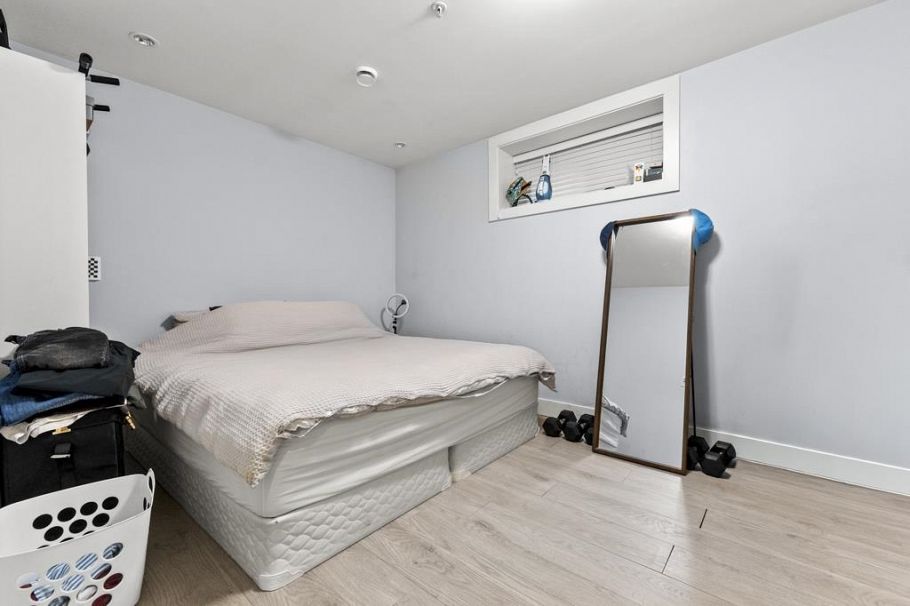 2216 Mannering Avenue Vancouver, BC - 20