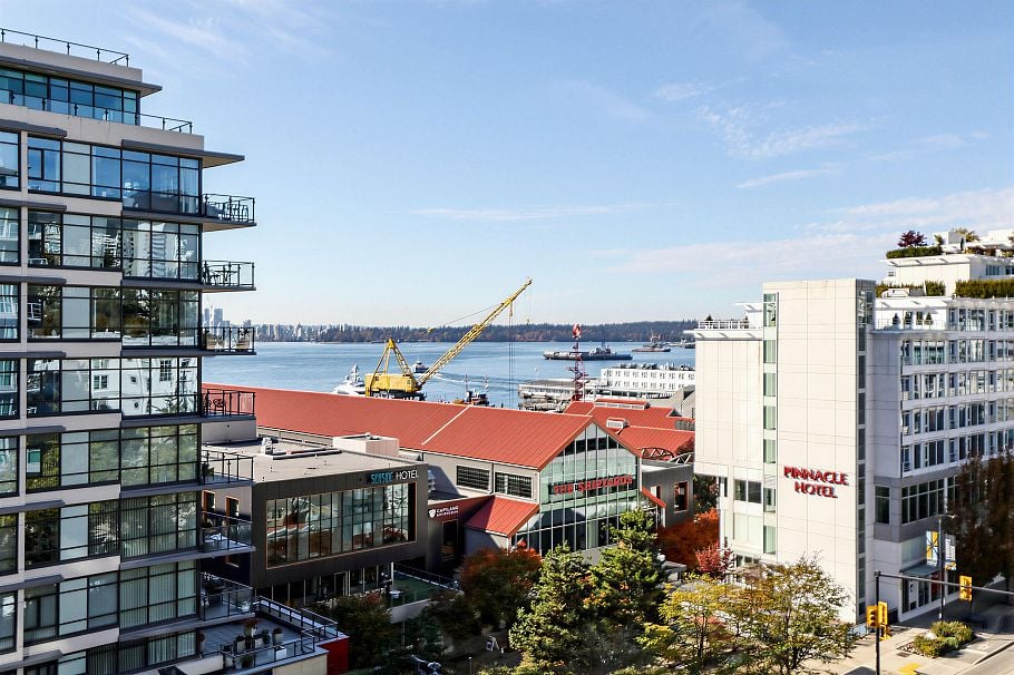 806 168 E Esplanade Avenue North Vancouver, BC - 1