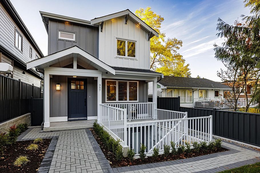 357 E 22nd Street North Vancouver, BC - 2