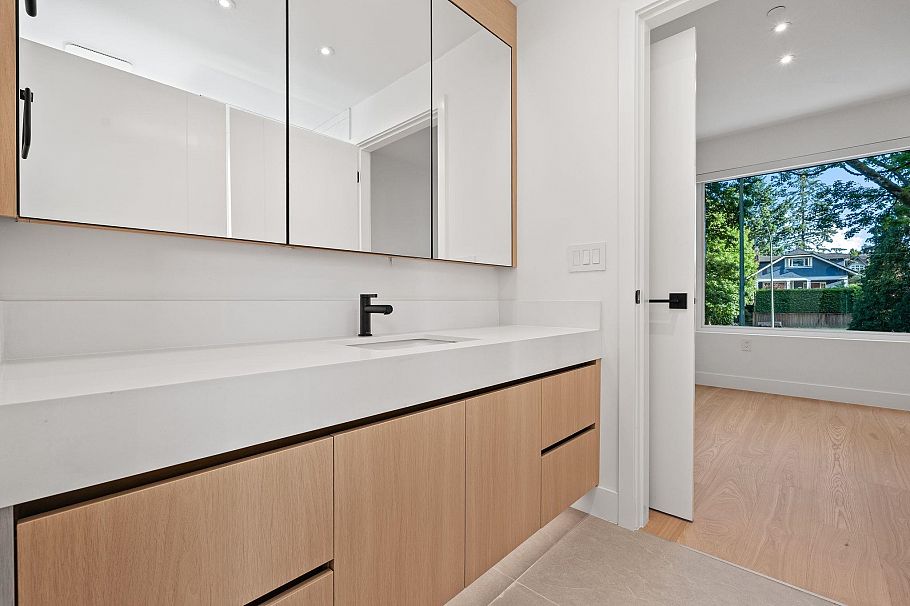 1 3813 W 16th Avenue Vancouver, BC - 23