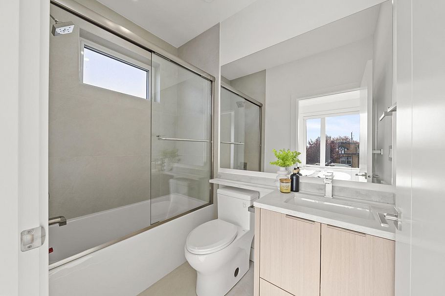1 3623 Triumph Street Vancouver, BC - 27