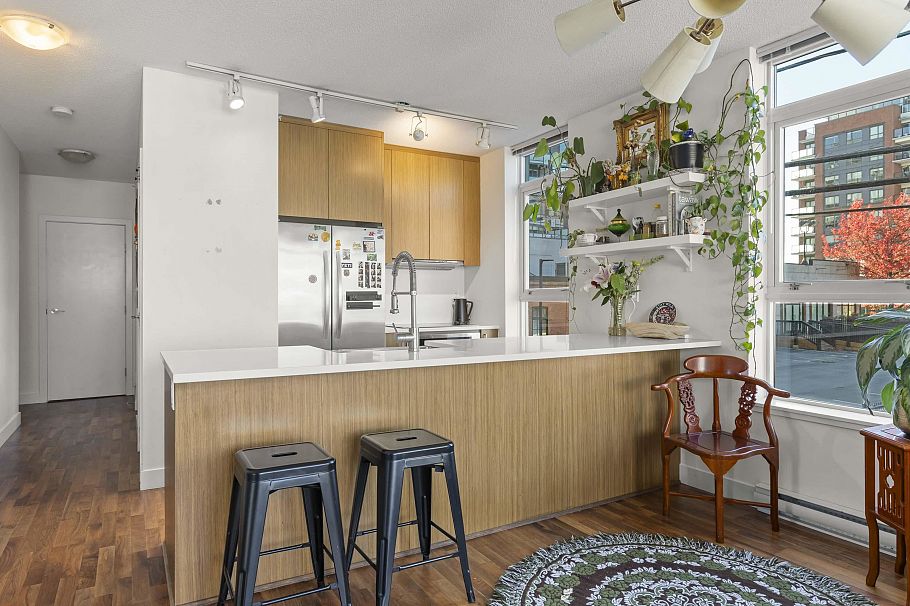 352 250 E 6th Avenue Vancouver, BC - 9