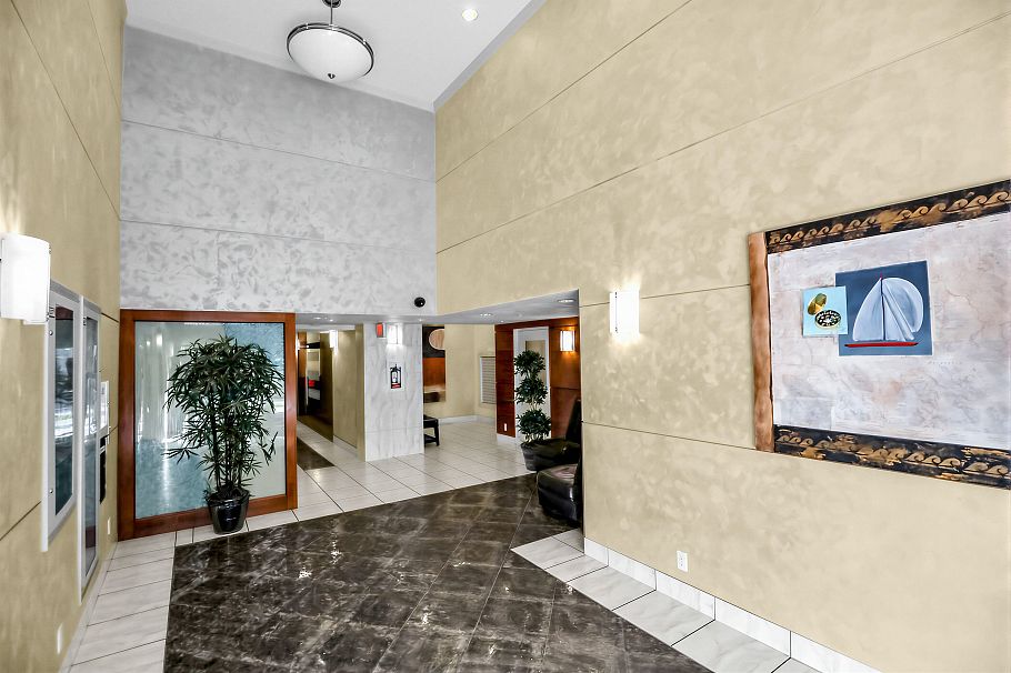 806 168 E Esplanade Avenue North Vancouver, BC - 20