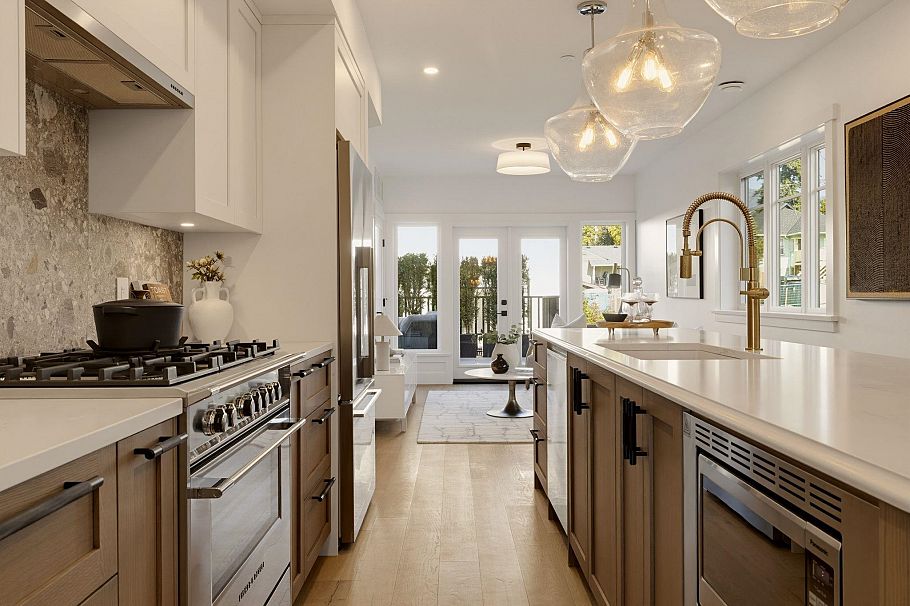 1 326 W 14th Street North Vancouver, BC - 3