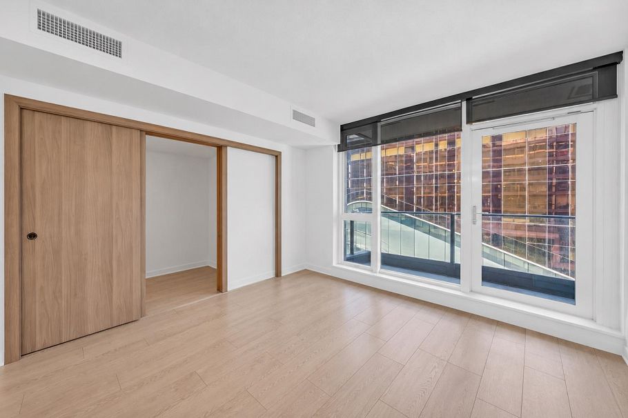 752 38 Smithe Street Vancouver, BC - 2
