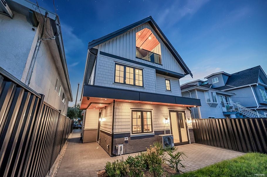 2 5150 Spencer Street Vancouver, BC - 2