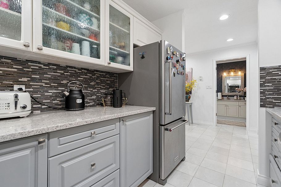 602 1500 Ostler Court North Vancouver, BC - 8