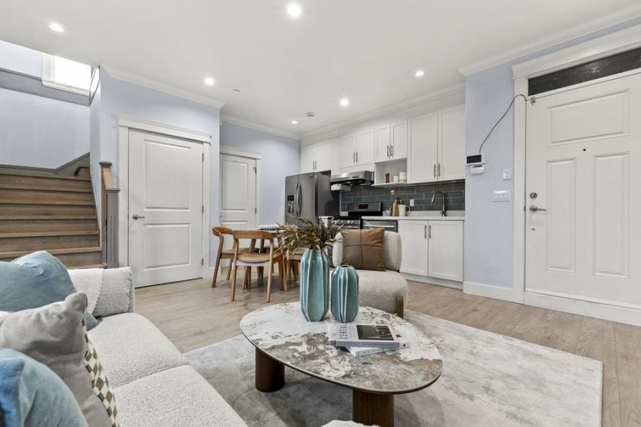 2216 Mannering Avenue Vancouver, BC - 5