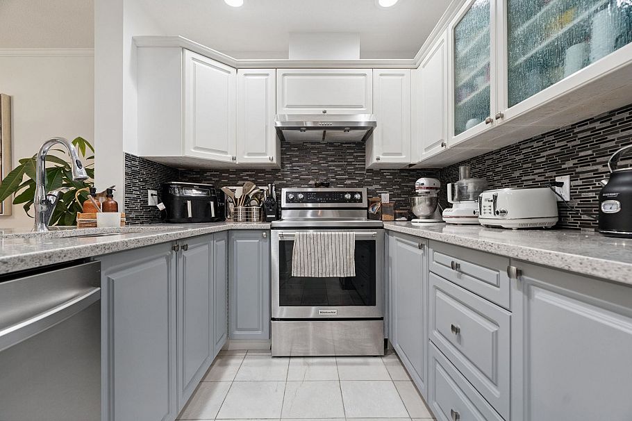 602 1500 Ostler Court North Vancouver, BC - 5