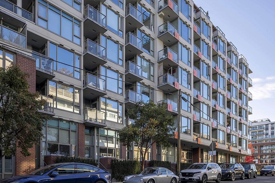 352 250 E 6th Avenue Vancouver, BC - 2