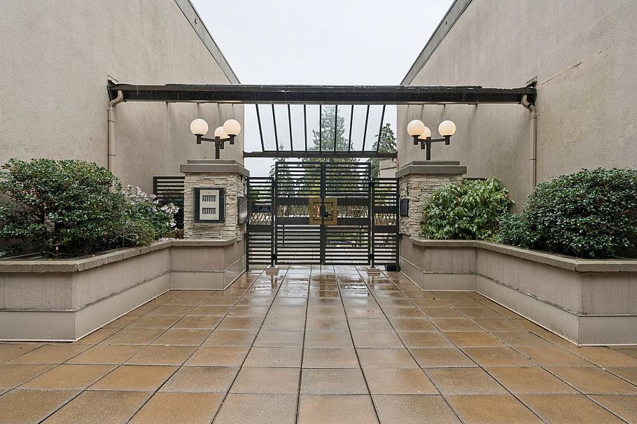 602 1500 Ostler Court North Vancouver, BC - 1