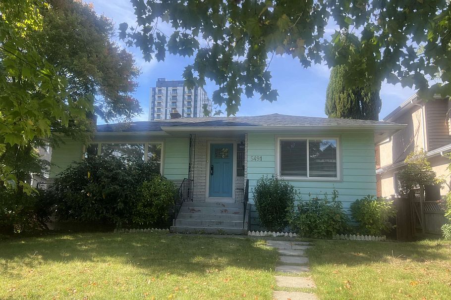 5491 Elizabeth Street Vancouver, BC - 1
