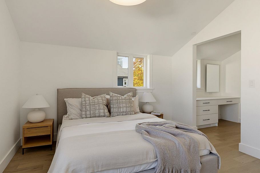 1 326 W 14th Street North Vancouver, BC - 17