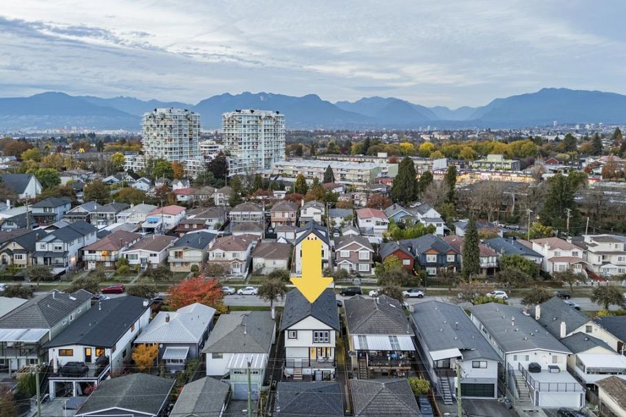 2216 Mannering Avenue Vancouver, BC - 27