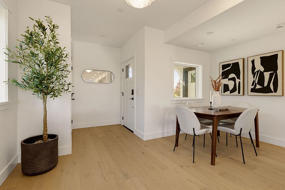 1 326 W 14th Street North Vancouver, BC - 13