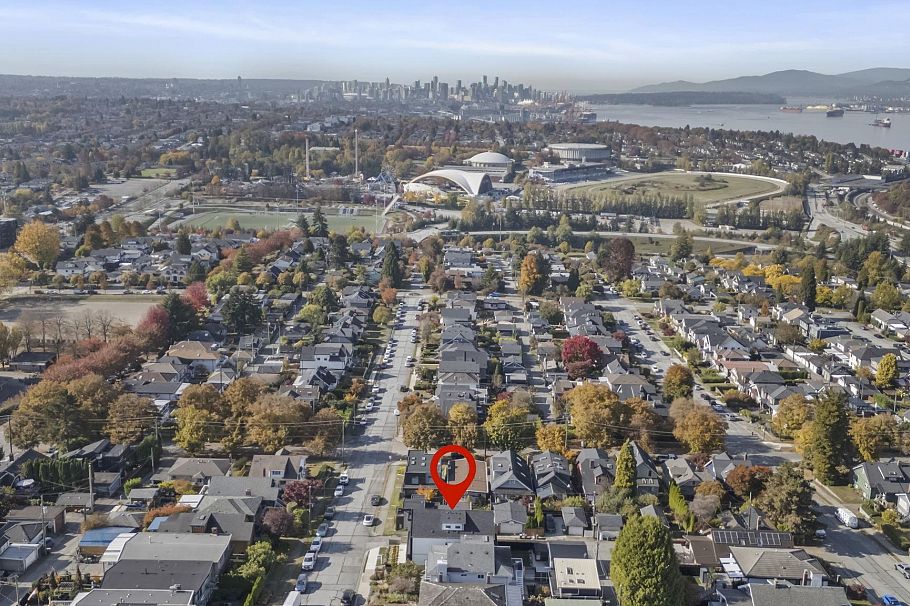 1 3623 Triumph Street Vancouver, BC - 39