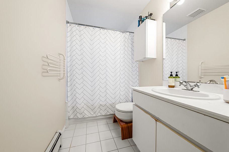 1855 Whyte Avenue Vancouver, BC - 24
