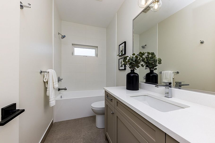 357 E 22nd Street North Vancouver, BC - 33