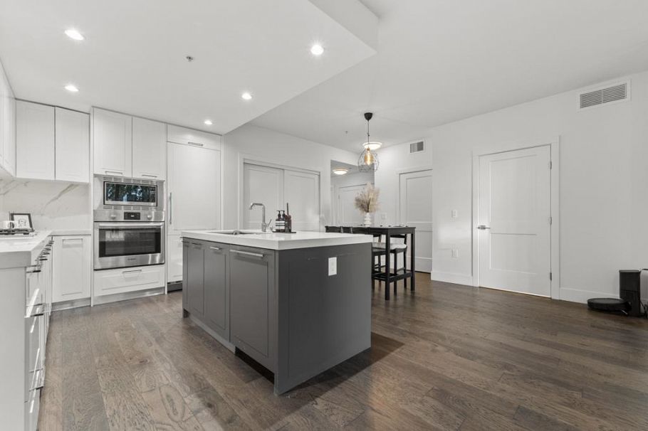 206 7878 Granville Street Vancouver, BC - 4