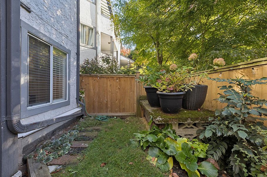 107 809 W 16th Street North Vancouver, BC - 16