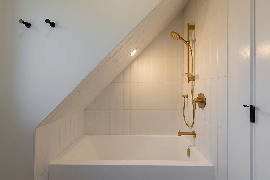 1 326 W 14th Street North Vancouver, BC - 25