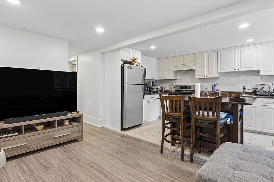 338 E 20th Avenue Vancouver, BC - 27