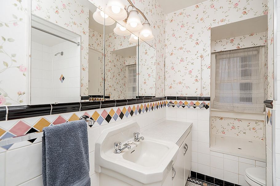 1969 W 43rd Avenue Vancouver, BC - 13