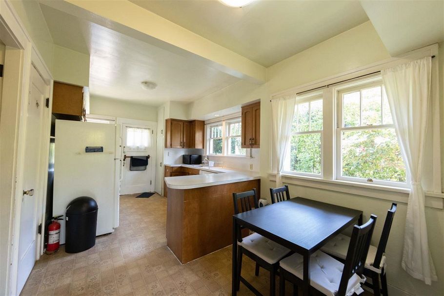 4674 W 4th Avenue Vancouver, BC - 10